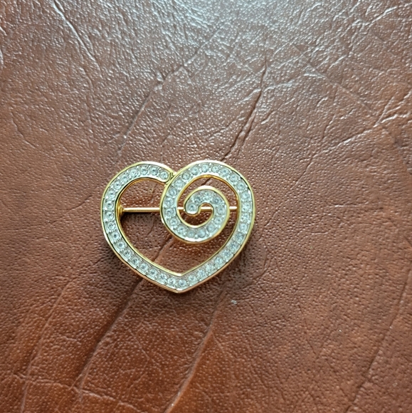 Vintage Signed Swarovski Swirly Heart Brooch! - Picture 1 of 8